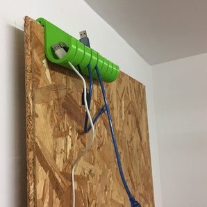 Wieszak na kabel USB do desek OSB