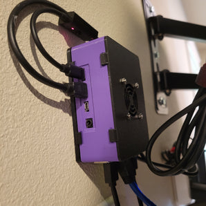Raspberry Pi 4 Uchwyt do montażu na ścianie z gniazdem m.2 SSD