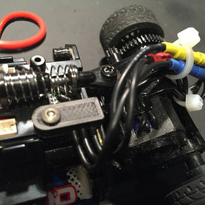 Zacisk kablowy Kyosho Mini-Z MR-03 do przewodów silnika