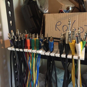 Wieszak na kable Eurorack