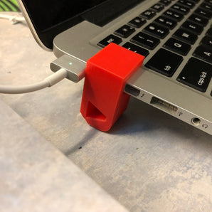 Podstawka pod MacBooka Pro Retina 13 cali dla optymalnego przepływu powietrza