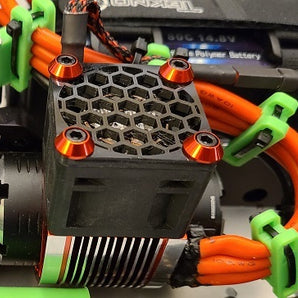 Zarządzanie przewodami silnika Tekno MT410