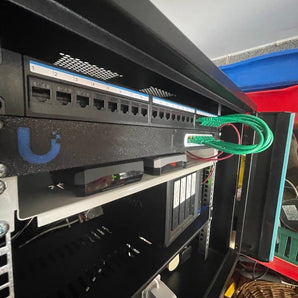 Ubiquiti Unifi Lite 8-portowy montaż rackowy POE