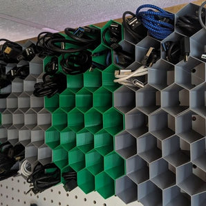 Modułowy uchwyt na kable do montażu na ścianie