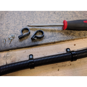 Uchwyt do kabli P-clip do rur instalacyjnych 20mm
