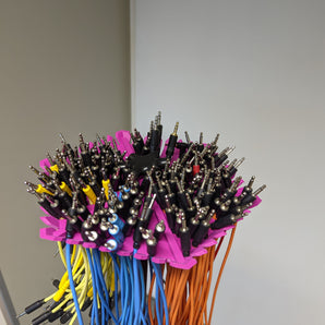Uchwyt na kable Eurorack do statywu mikrofonowego