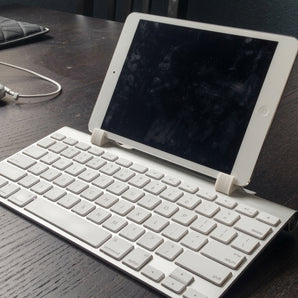 Remixed uchwyt na iPada Mini i bezprzewodową klawiaturę Apple