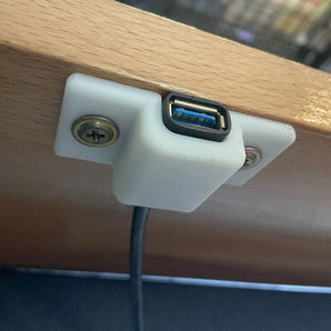 Uchwyt do portu USB pod biurkiem na akcesoria biurowe