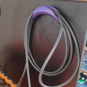Wieszak na kabel do gitary do montażu na ścianie