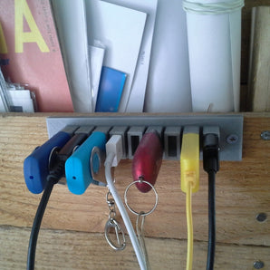 Praktyczne uchwyty na kable USB - Zestaw 9 szt.
