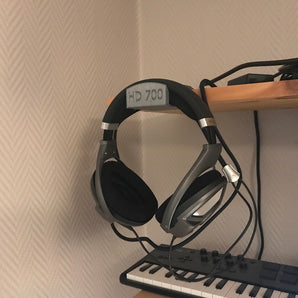 Uchwyt na słuchawki i kabel Sennheiser HD700 do półki