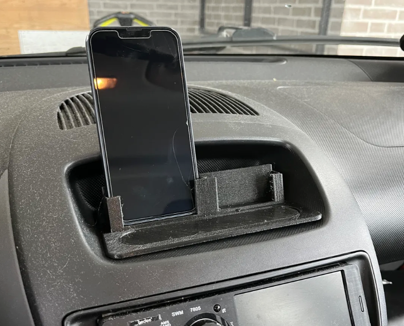 Uchwyt samochodowy do telefonu Toyota Aygo, Peugeot 107, Citroen C1 (modele 2005-2018) - iPhone 12/13/14 i iPhone 12/13 mini