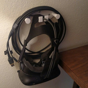 Uchwyt ścienny do zestawu VR z miejscem na kabel