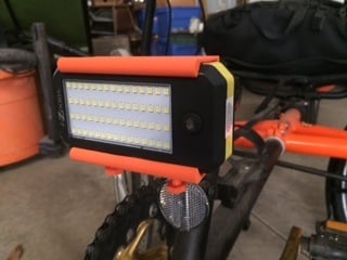 Uchwyt na lampkę rowerową - Uniwersalny uchwyt na lampkę rowerową