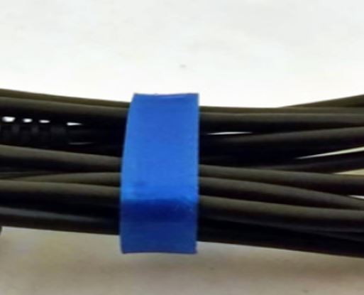 Organizer kabli w dwóch rozmiarach dla kabli USB i zasilających