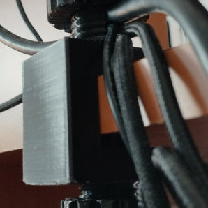 Uchwyt na kabel biurkowy