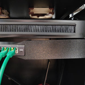 Switch Netgear GS108E do montażu na szynie