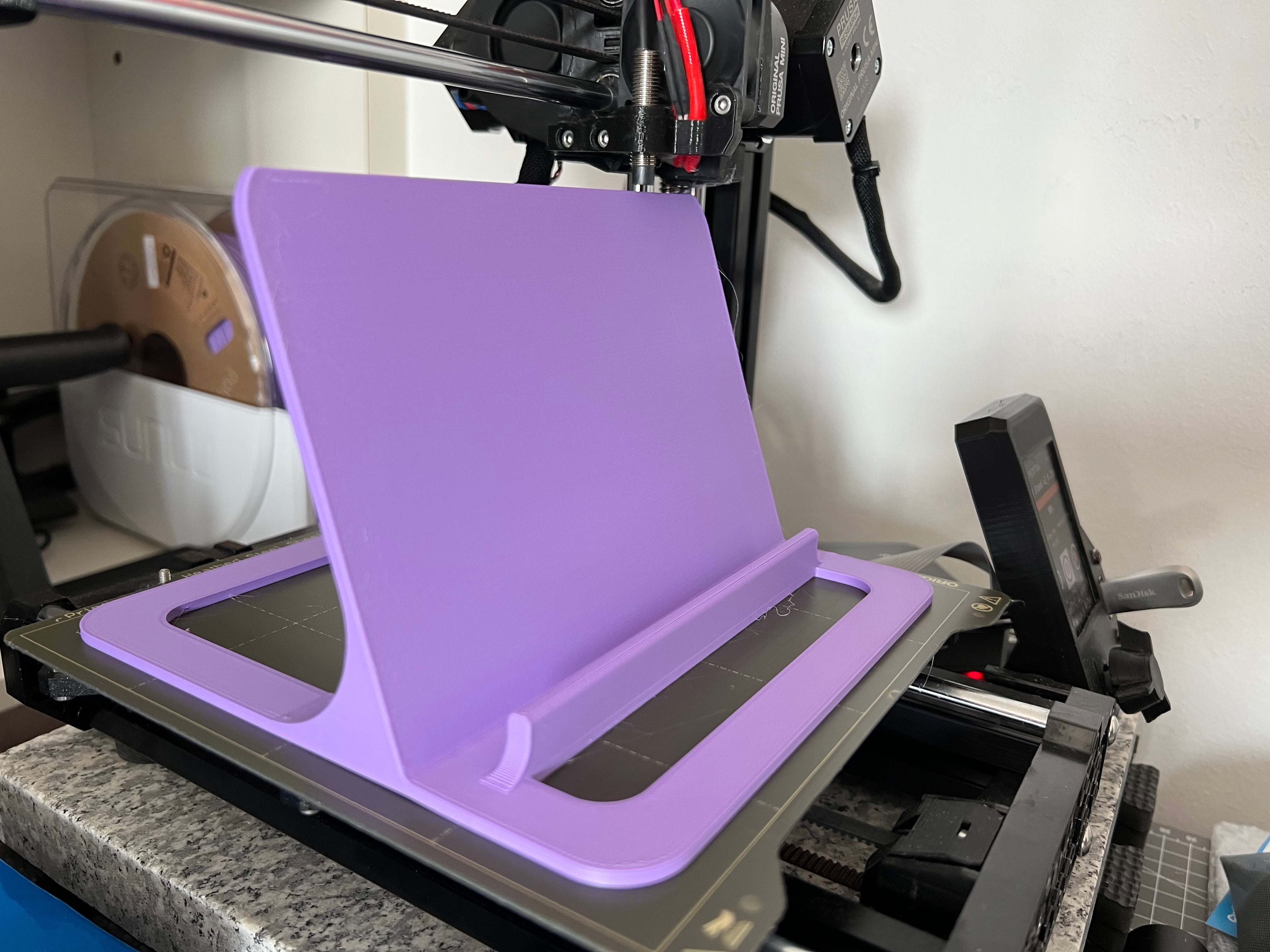 Ponadwymiarowy stojak na iPada z polimeru PolyTerra Purple