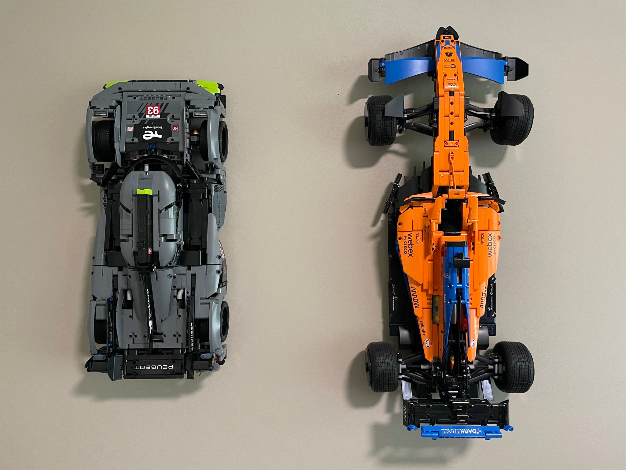 Montaż ścienny do LEGO Peugeot 9X8 24H Le Mans Hybrid Hypercar 42156