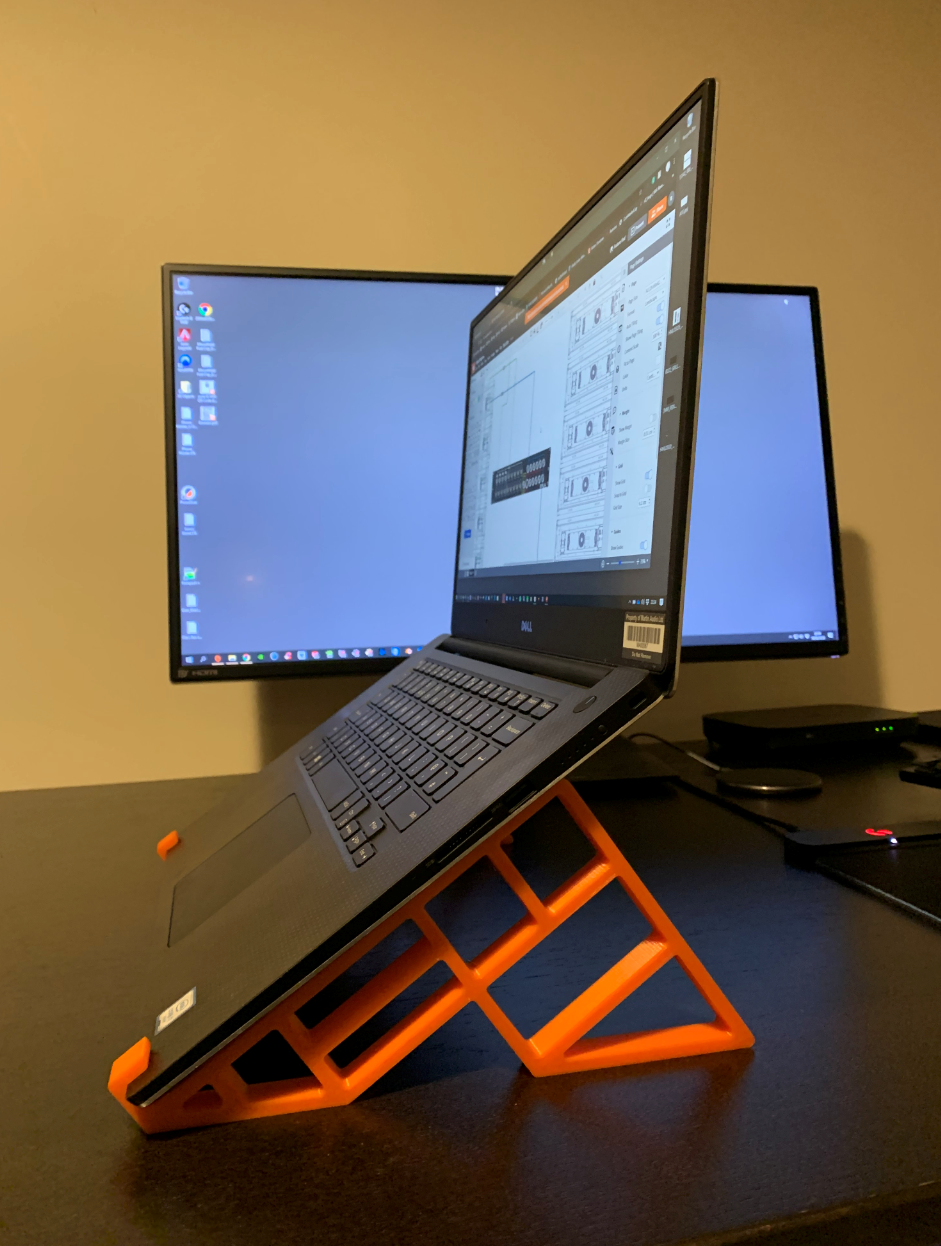 Podstawka pod laptop Dell XPS 15 zapewniająca ergonomiczne ustawienie na biurku