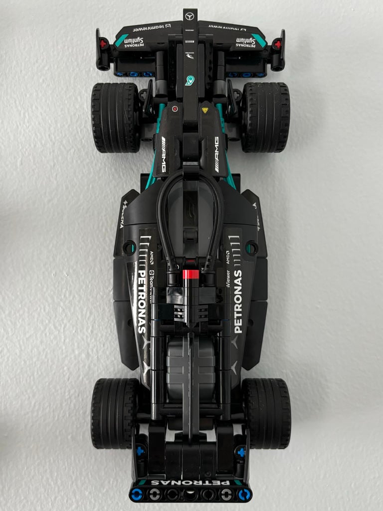 Lego 42165 Mercedes-AMG F1 W14 Pull-Back Ścienny ekspozytor