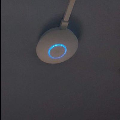 Uchwyt ścienny i sufitowy do Ubiquiti Unifi ac lite z wkładką do korytka kablowego 15/17 mm PVC