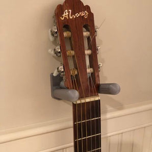 Gitara klasyczna i wieszak na gogle Oculus VR