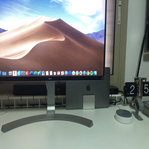 Elegancki stojak biurkowy do 13-calowego MacBooka Pro (2019)