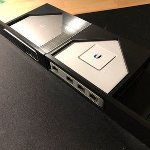Ubiquiti UniFi USG i Cloud Key Gen 2 Plus montaż w racku