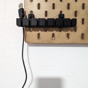 Uchwyt na kabel USB Skadis