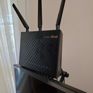 Regulowana półka do telewizora i monitora komputerowego