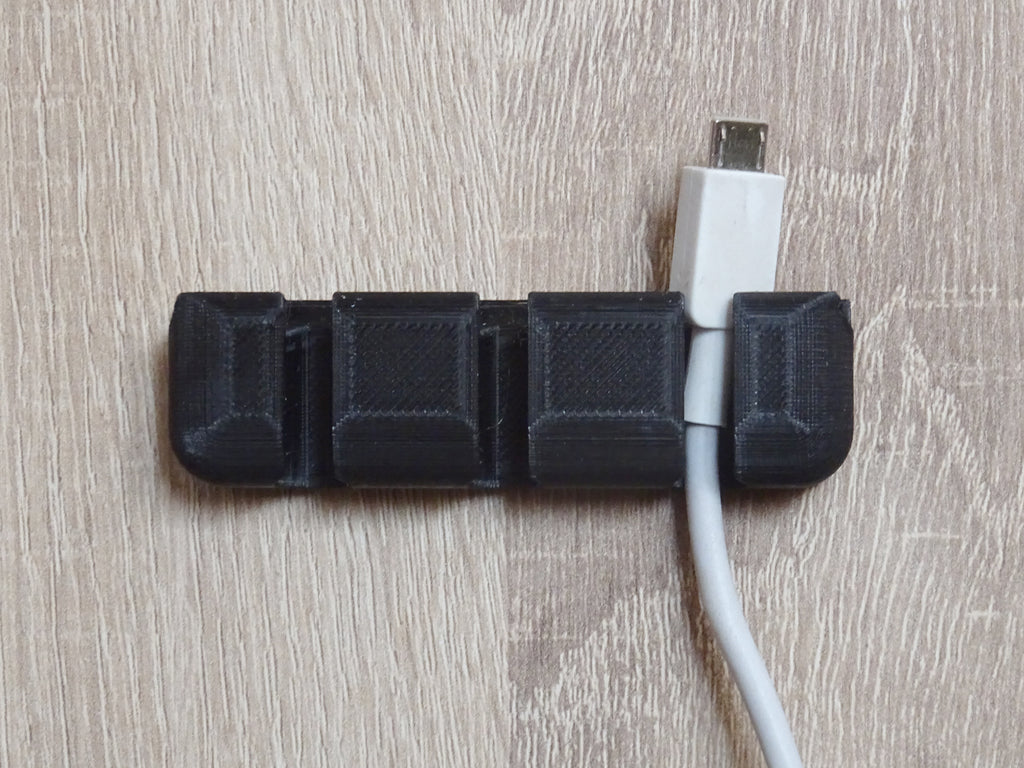 3 × uchwyt na kabel USB do montażu za pomocą dwustronnej taśmy samoprzylepnej
