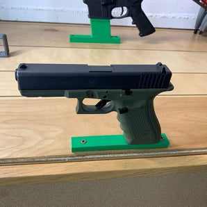 Montaż ścienny Glock 17 z mechanizmem blokującym