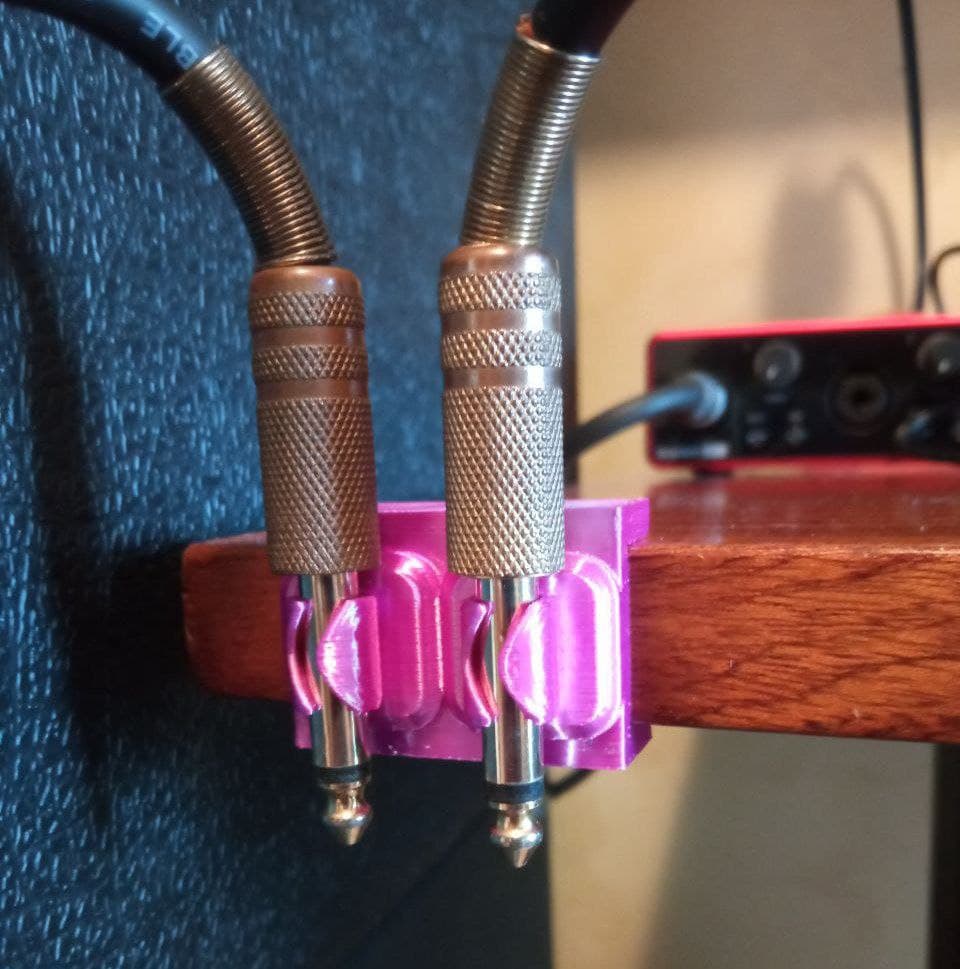 Uchwyt na kabel z fioletowego jedwabiu PLA