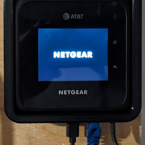 Netgear Nighthawk M6 Pro Montaż na ścianie