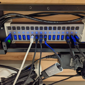 i-Tec Charging USB Hub Uchwyt ścienny / stołowy