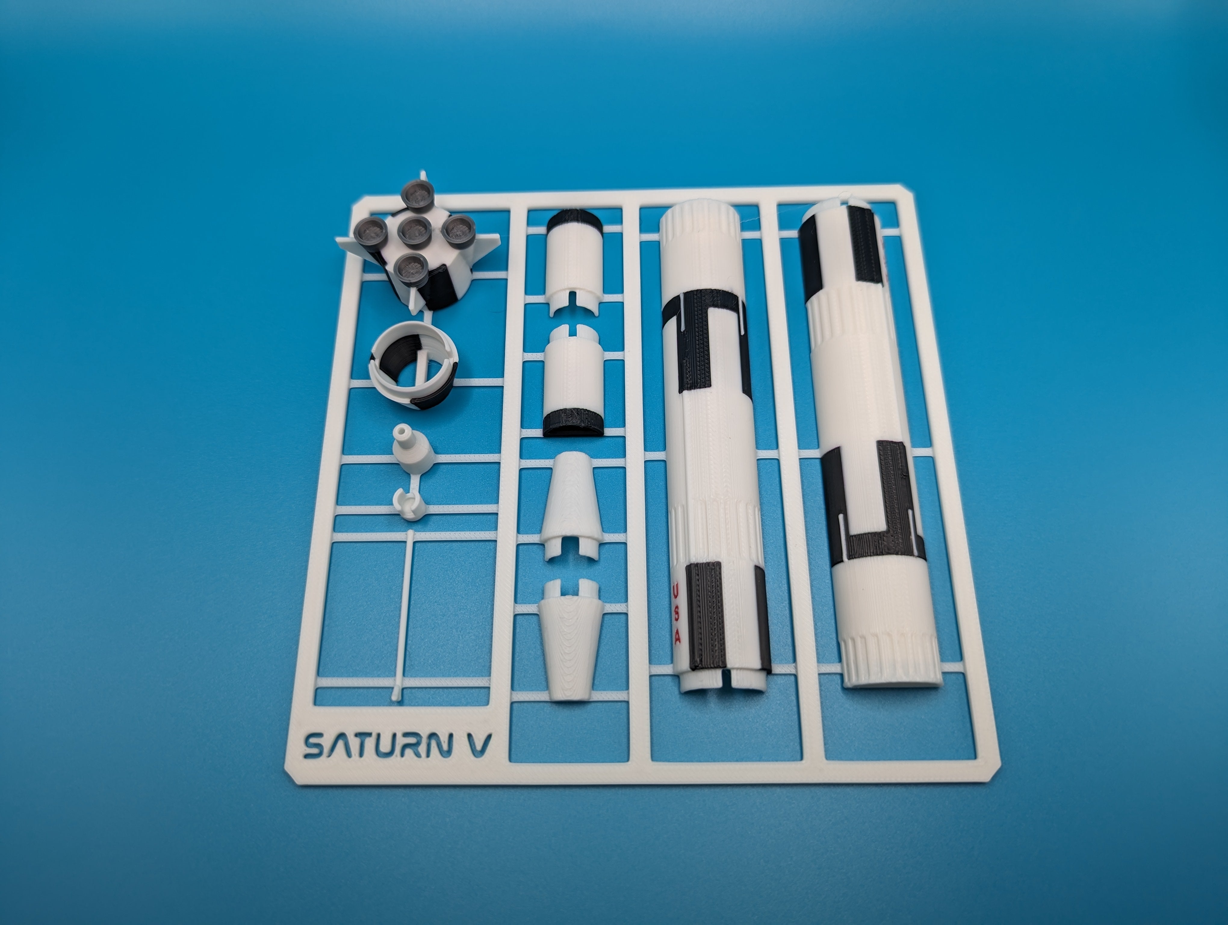 Miniaturowy model rakiety NASA Saturn V