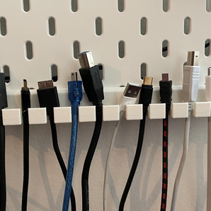Uchwyt na kabel USB Skadis