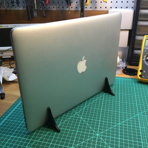 Stojak pionowy do MacBooka Pro 15" Retina (18 mm)