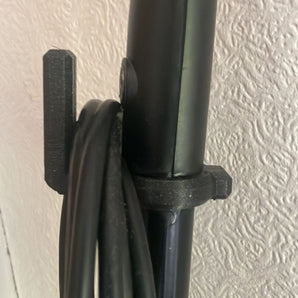 Praktyczny haczyk na kabel do mopa parowego i odkurzacza