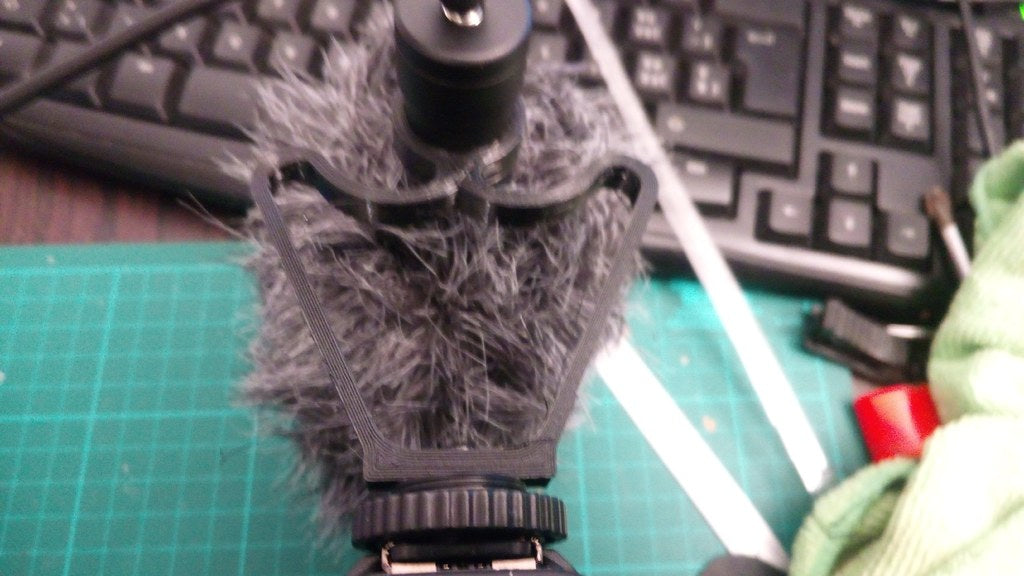 Wyższe mocowanie gorącej stopki do mikrofonów BOYA BY-MM1 lub RODE do kamer