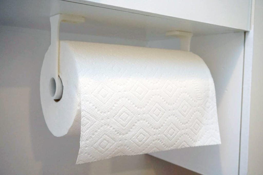 Bardzo długi uchwyt na rolkę ręcznika papierowego ze wspornikami – Remiks