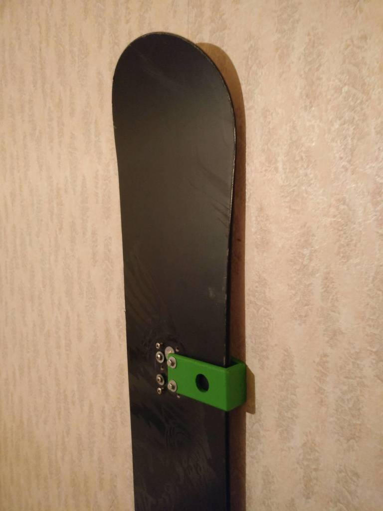 Stojak ścienny na deskę snowboardową