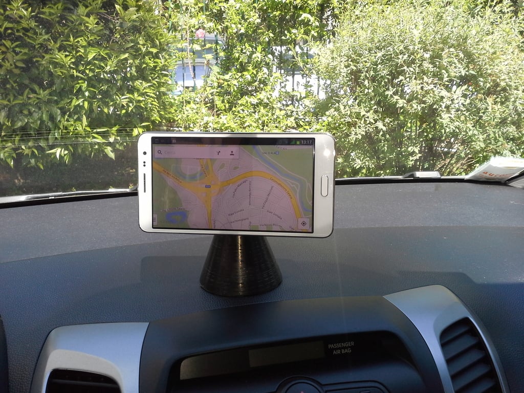 Magnetyczne mocowanie smartfonów w samochodach