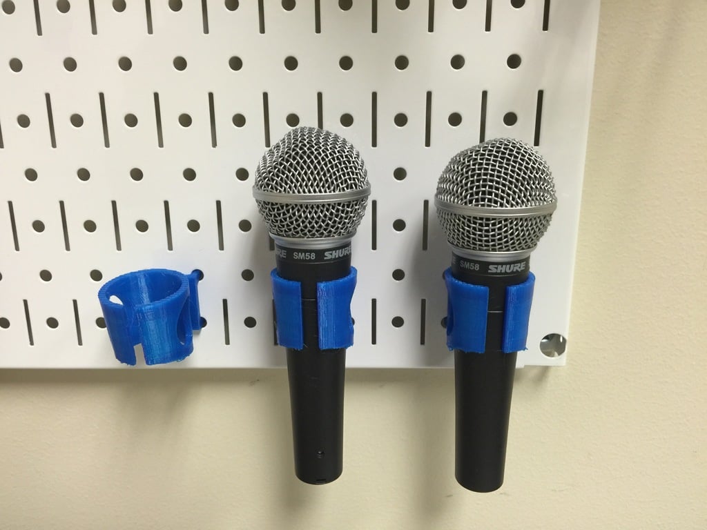 Uchwyt na tablicę perforowaną do mikrofonów