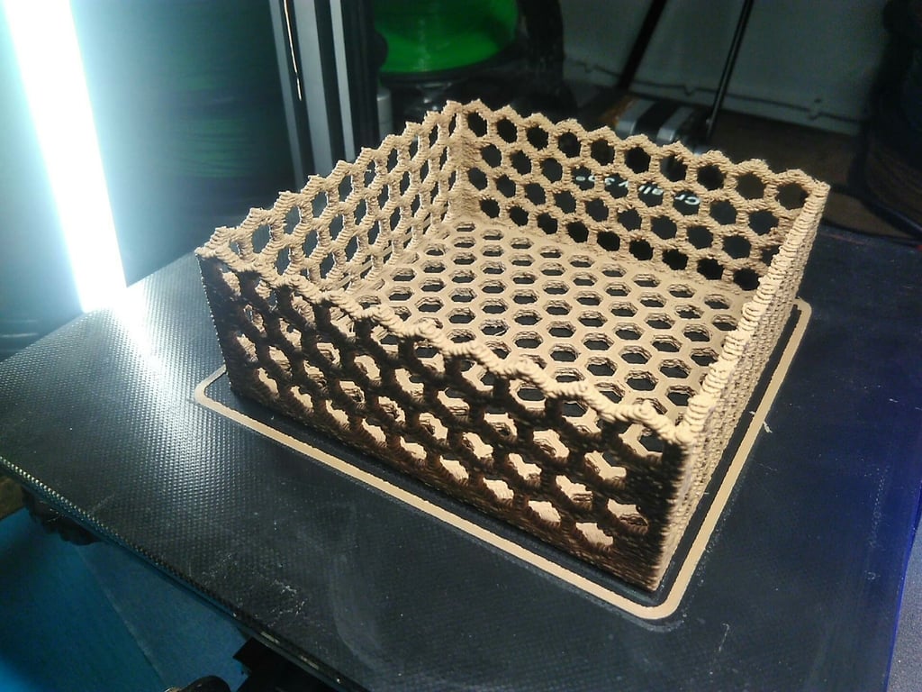 Sześciokątne tace/pudełka o strukturze plastra miodu w różnych rozmiarach