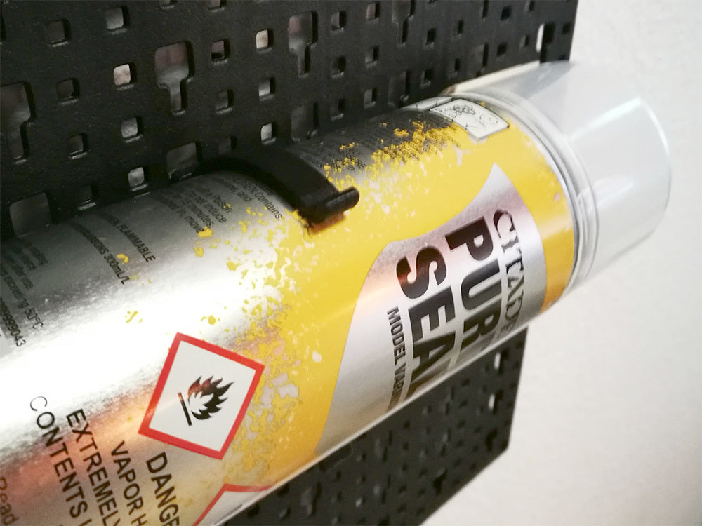 Uchwyty na puszki ze sprayem do ściany narzędziowej Powerfix firmy Lidl (szybkie poziome)