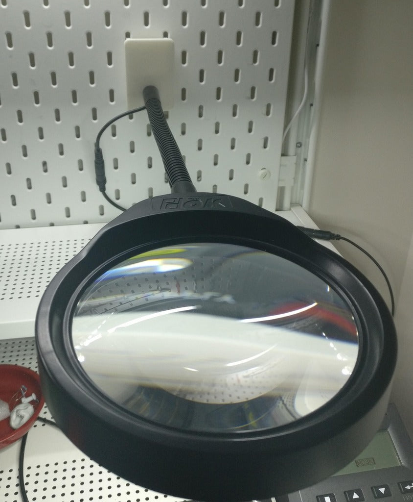 Uchwyt lampy LED z lupą do tablicy perforowanej IKEA Skadis