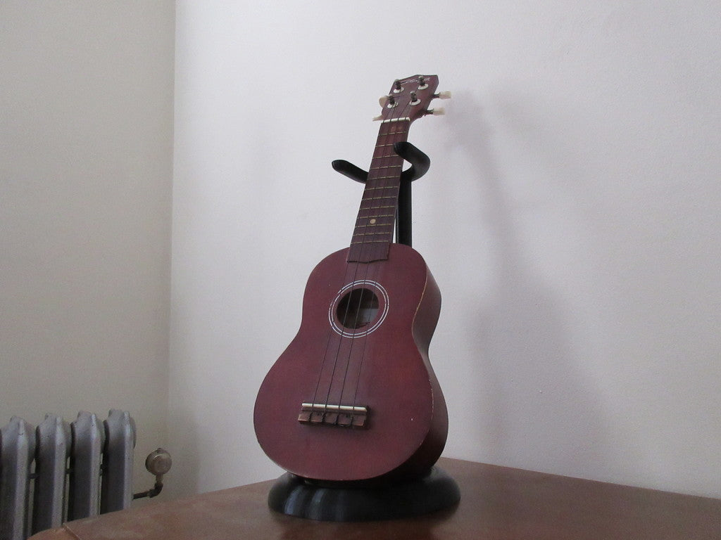 Stojak i podstawka do ukulele sopranowego Stagg