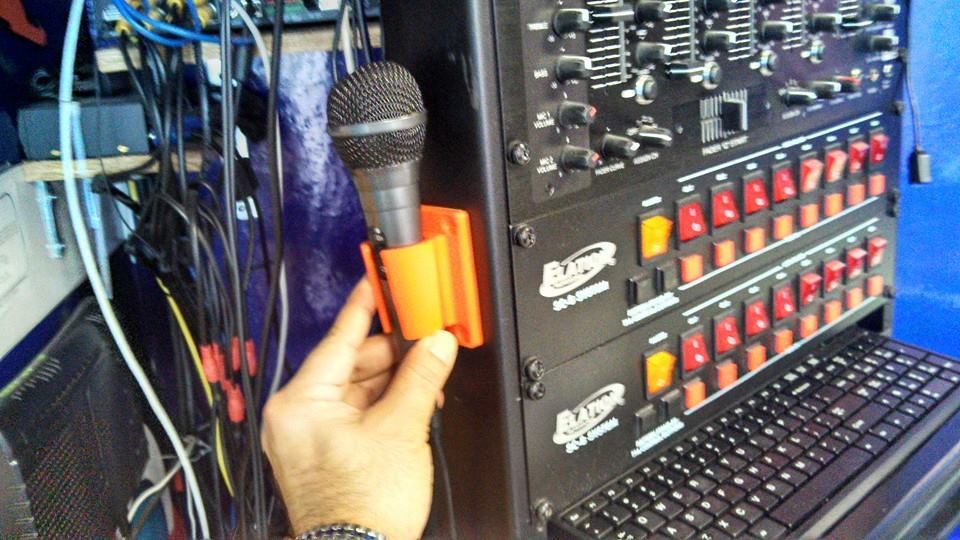 Uchwyt mikrofonu do montażu w stojaku